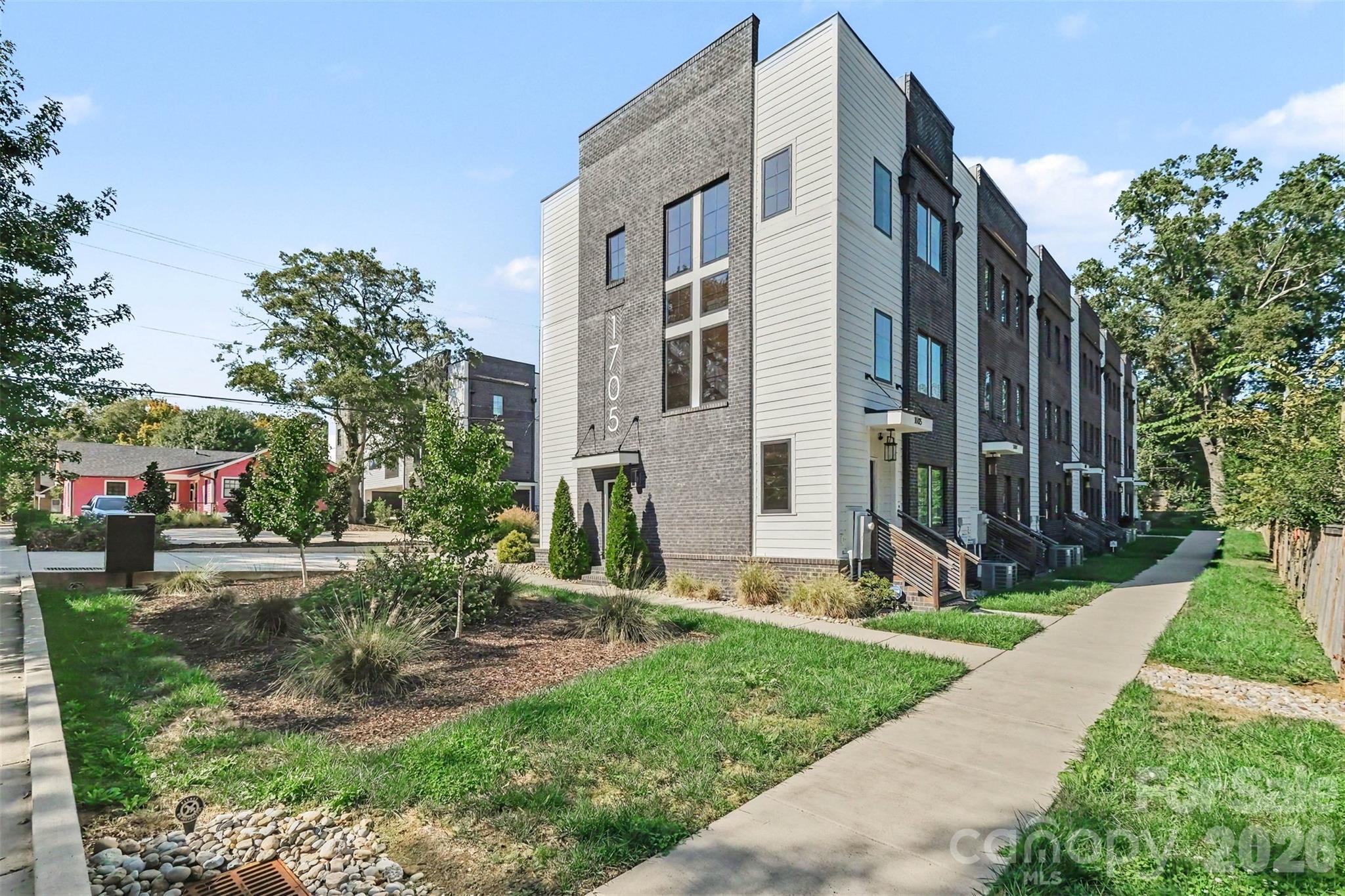 1713 Mimosa Avenue