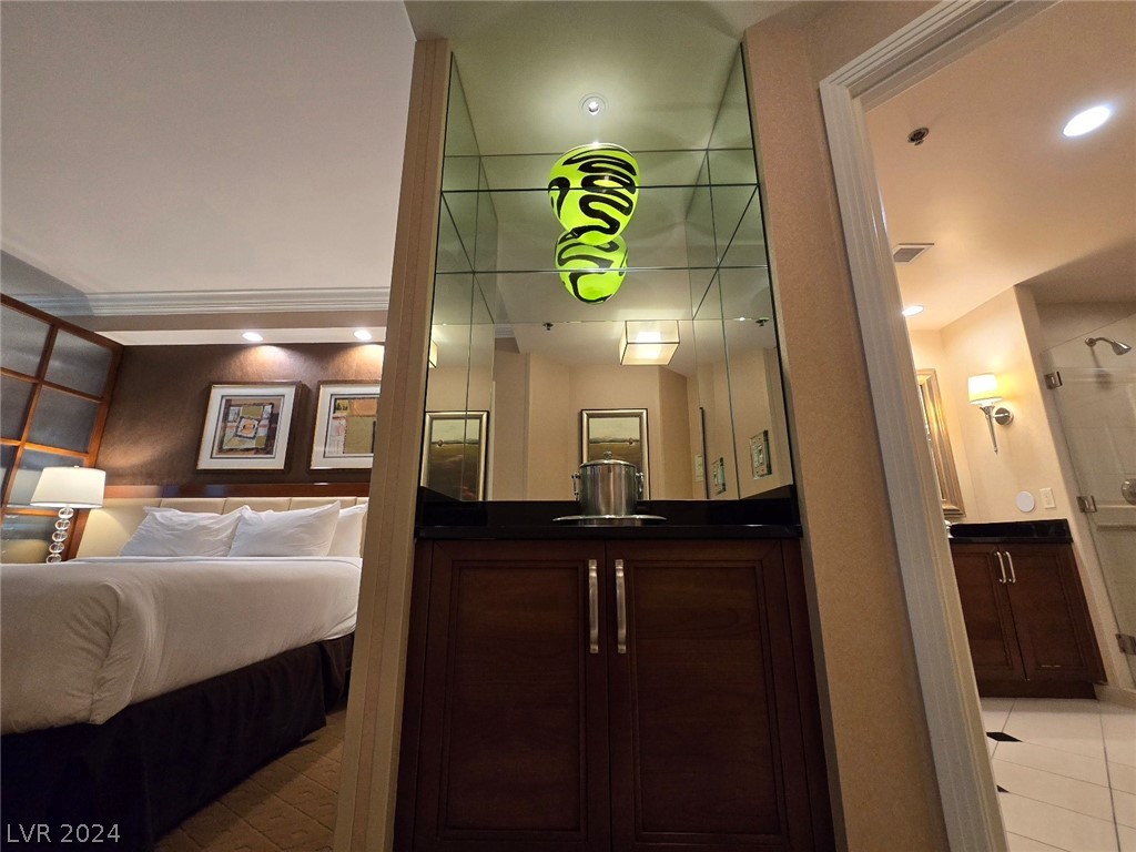 135 East Harmon Avenue 2807