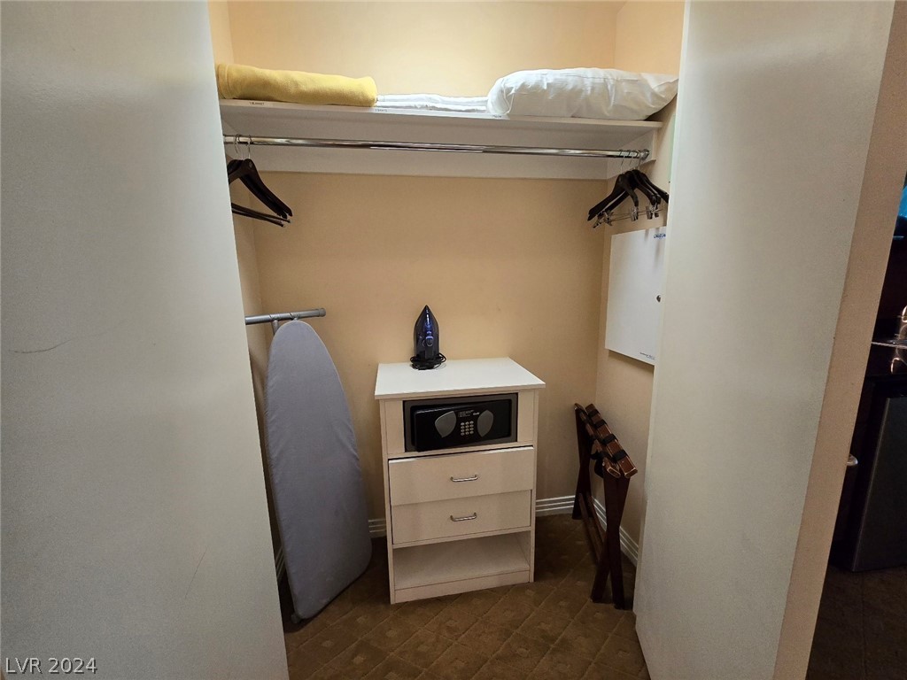 135 East Harmon Avenue 2807