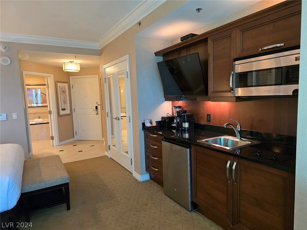 135 East Harmon Avenue 2807