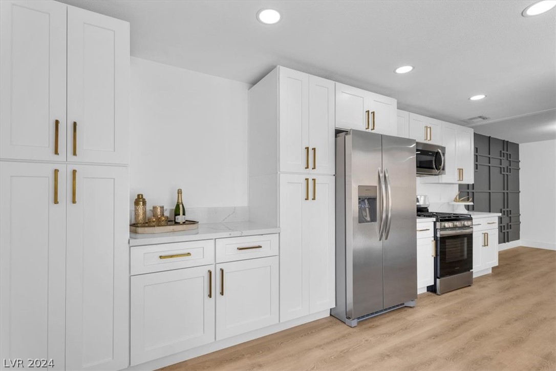 2388 Pickwick Drive 0