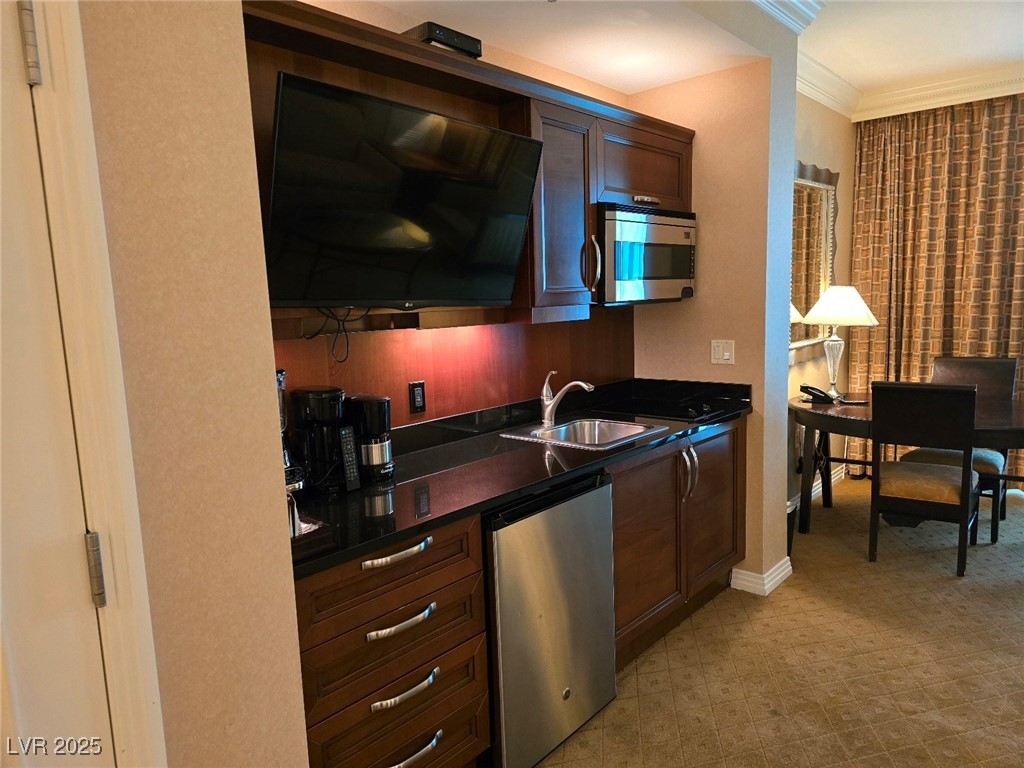 135 East Harmon Avenue 2203