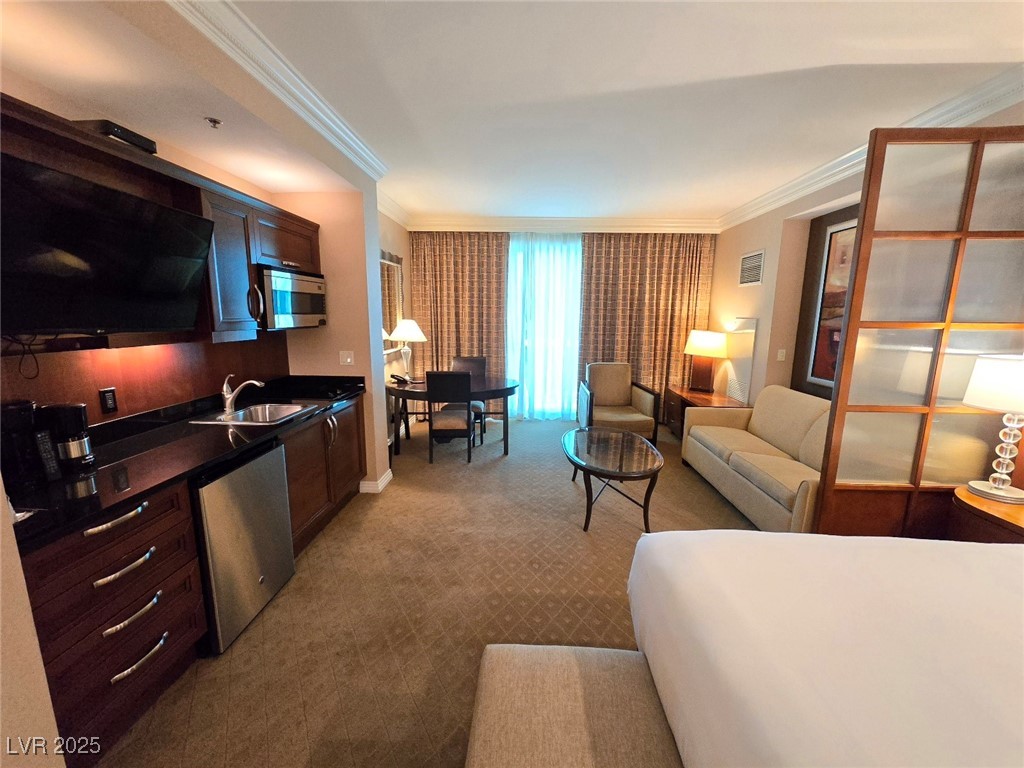 135 East Harmon Avenue 2203