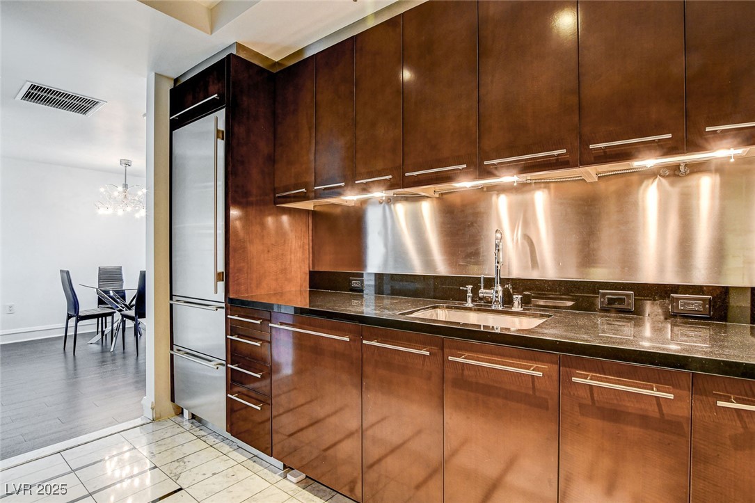 2700 South Las Vegas Boulevard 1305