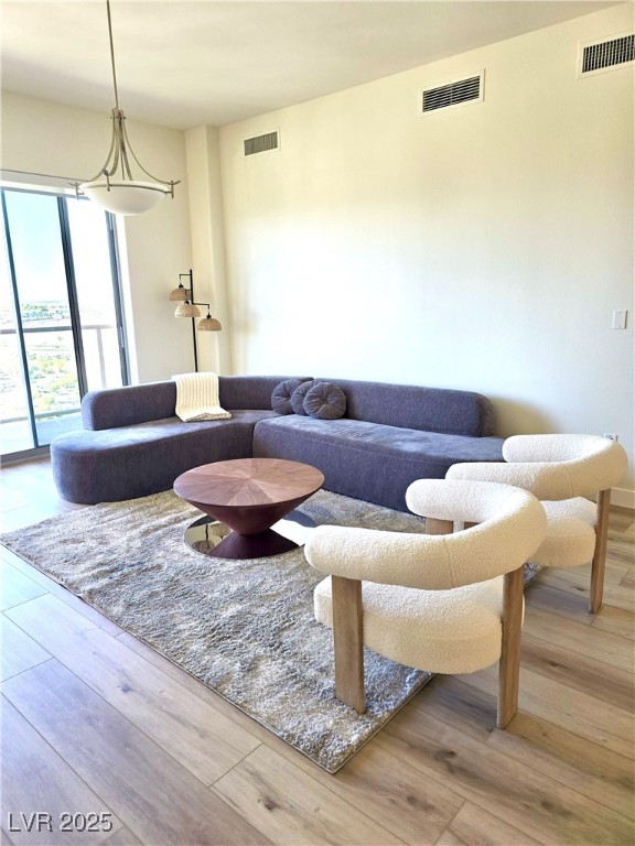 8255 Las Vegas Boulevard 1318