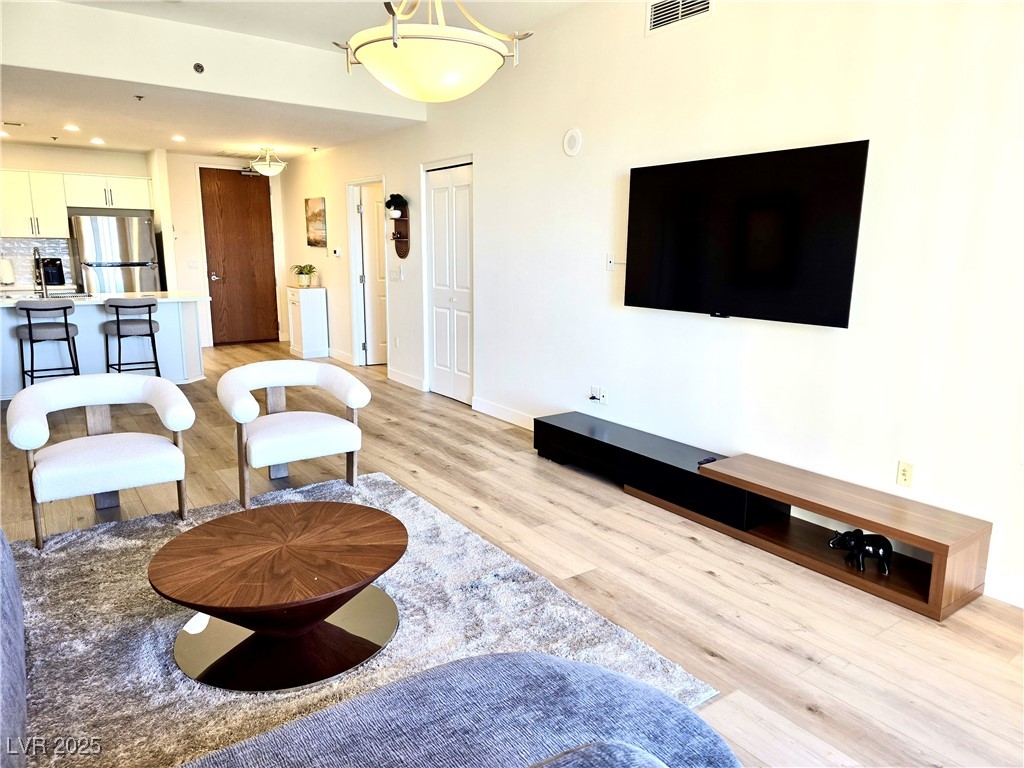 8255 Las Vegas Boulevard 1318