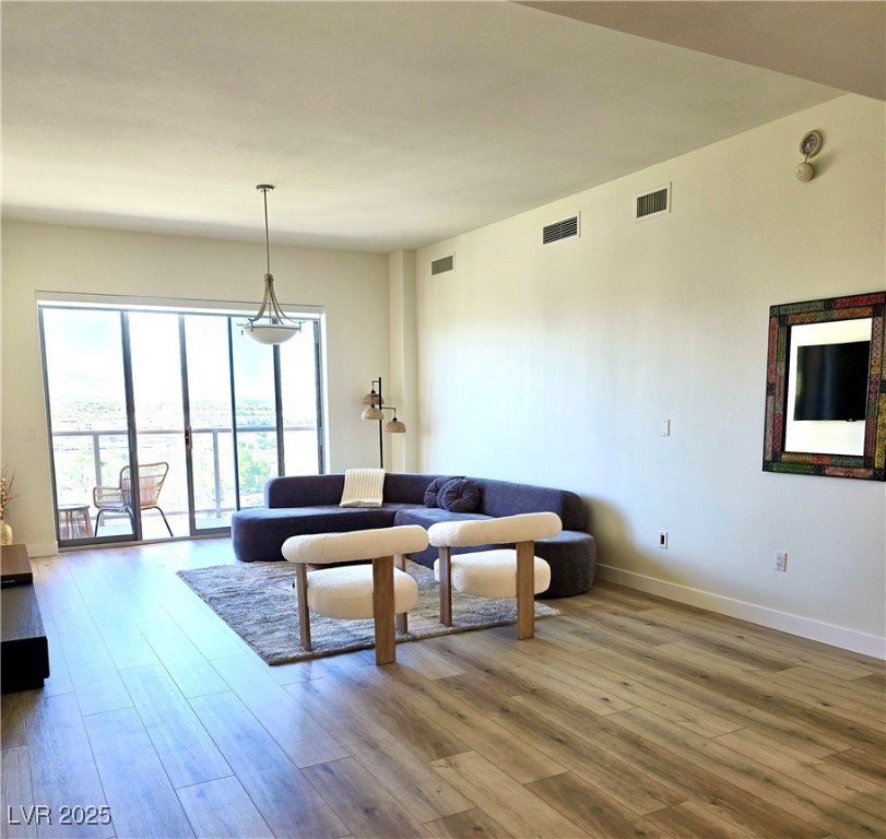 8255 Las Vegas Boulevard 1318