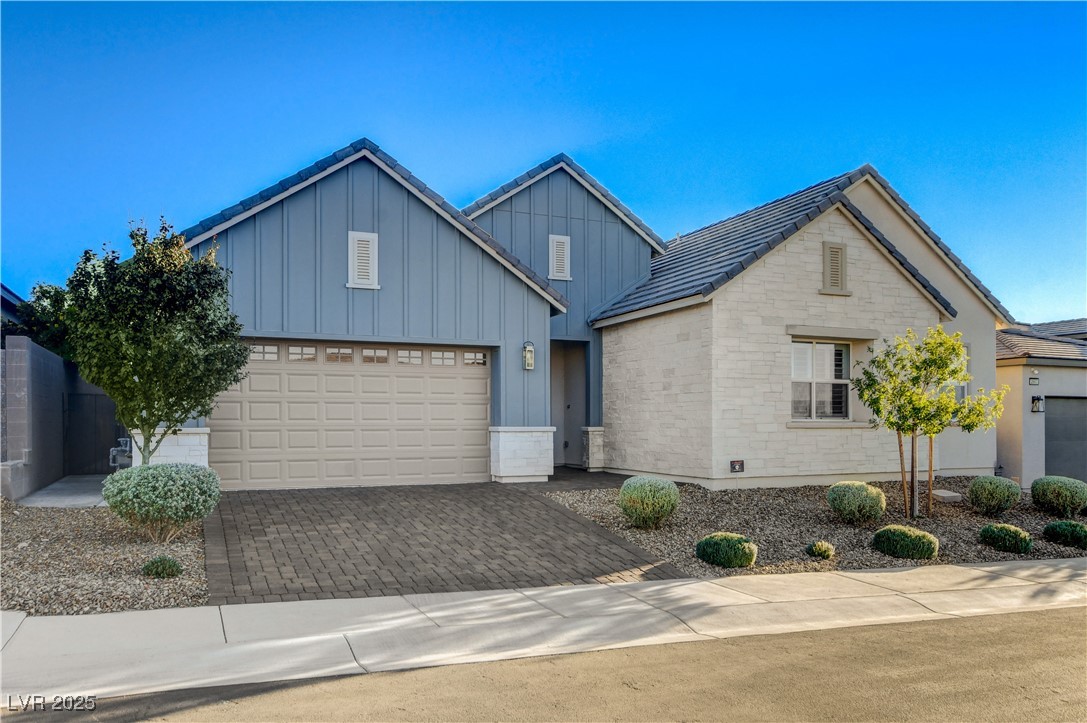 2667 Canvas Sky Street