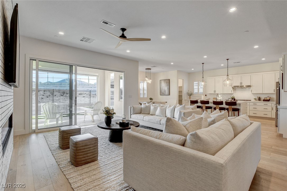 2667 Canvas Sky Street