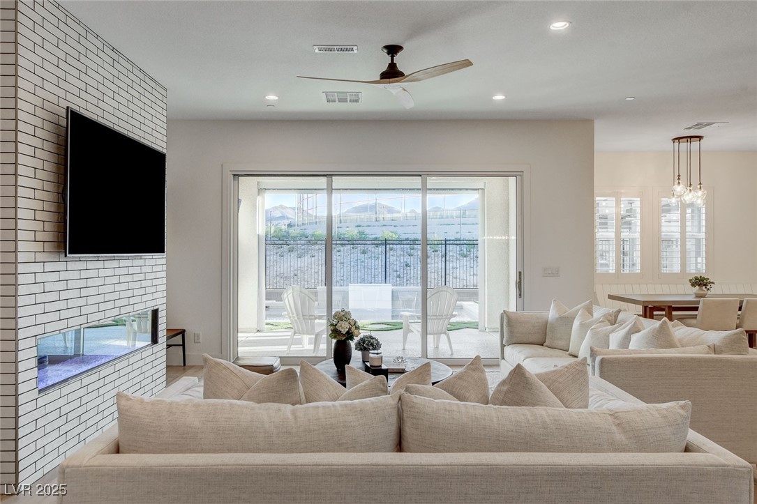 2667 Canvas Sky Street