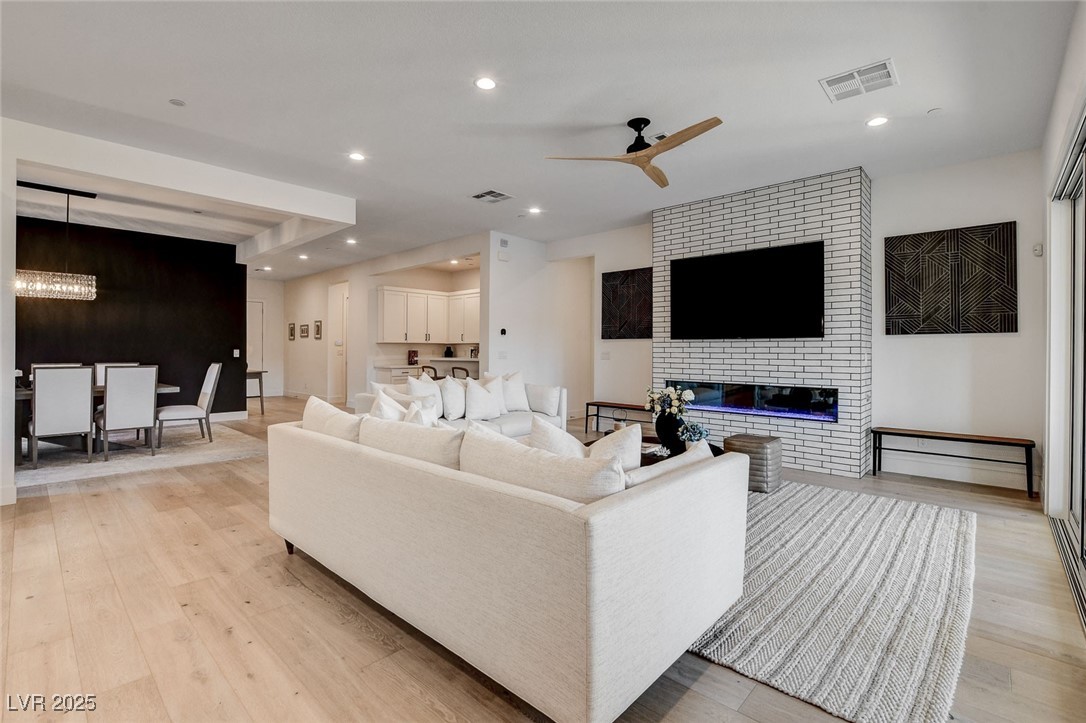 2667 Canvas Sky Street