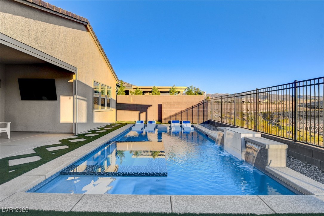 2667 Canvas Sky Street