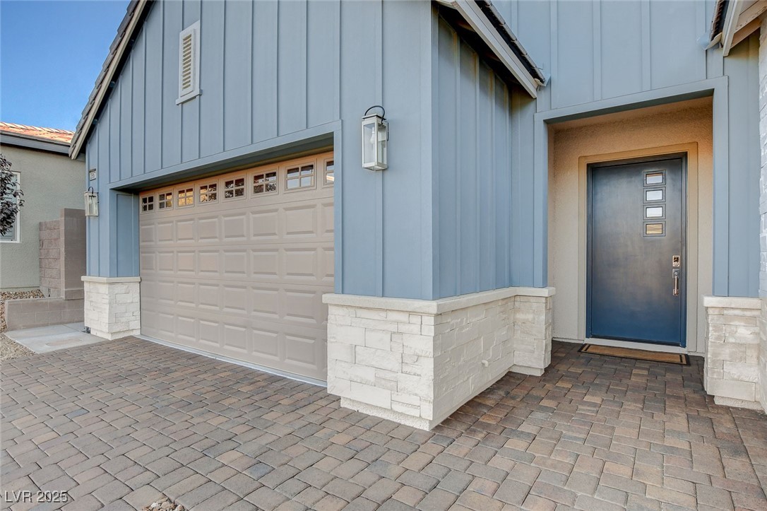 2667 Canvas Sky Street