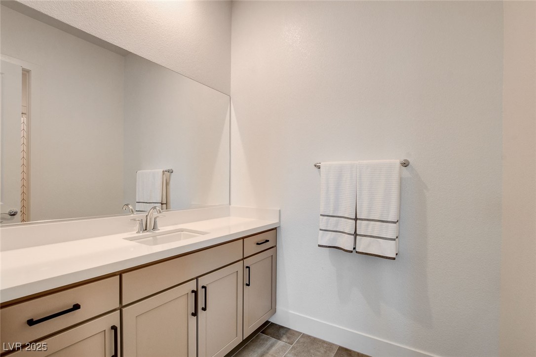 2667 Canvas Sky Street