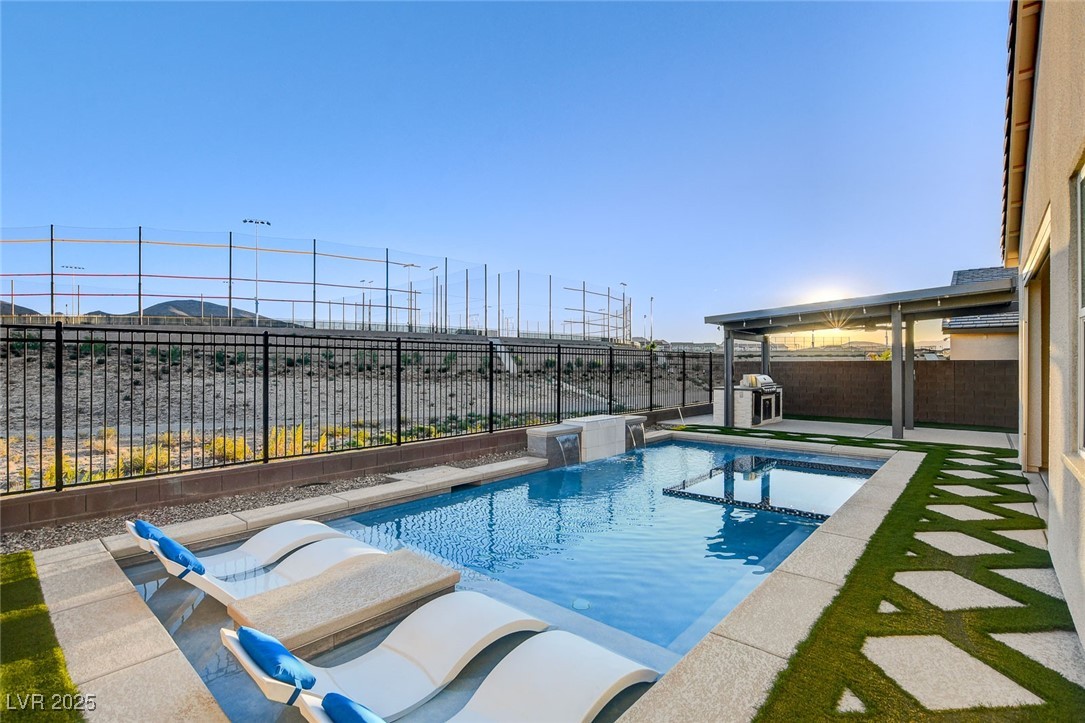 2667 Canvas Sky Street