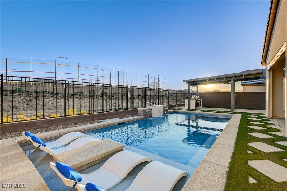 2667 Canvas Sky Street