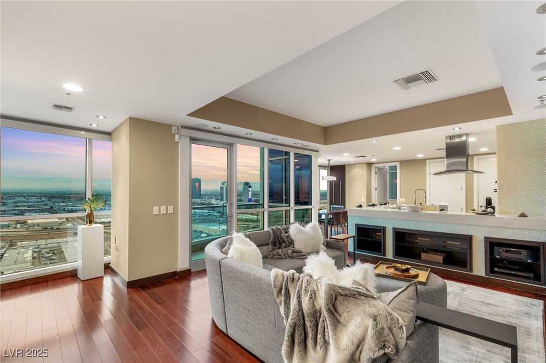 4525 Dean Martin Drive 2604