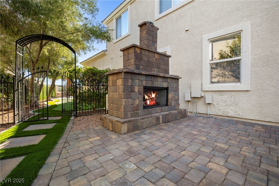 9521 Queen Charlotte Drive