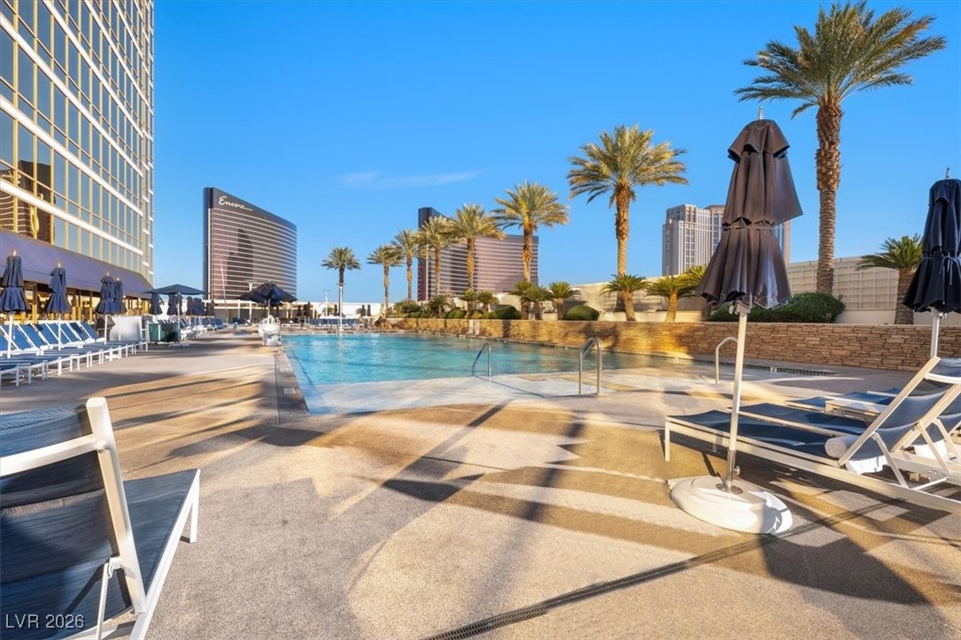 2000 North Fashion Show Drive 5326