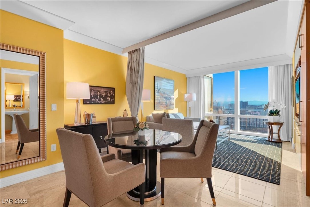 2000 North Fashion Show Drive 5326