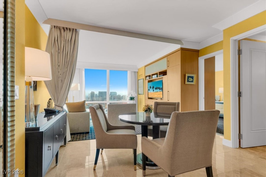 2000 North Fashion Show Drive 5326