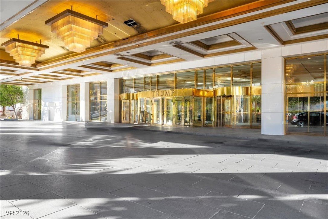 2000 North Fashion Show Drive 5326