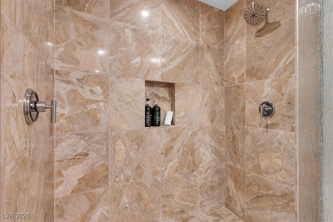 2000 North Fashion Show Drive 5326