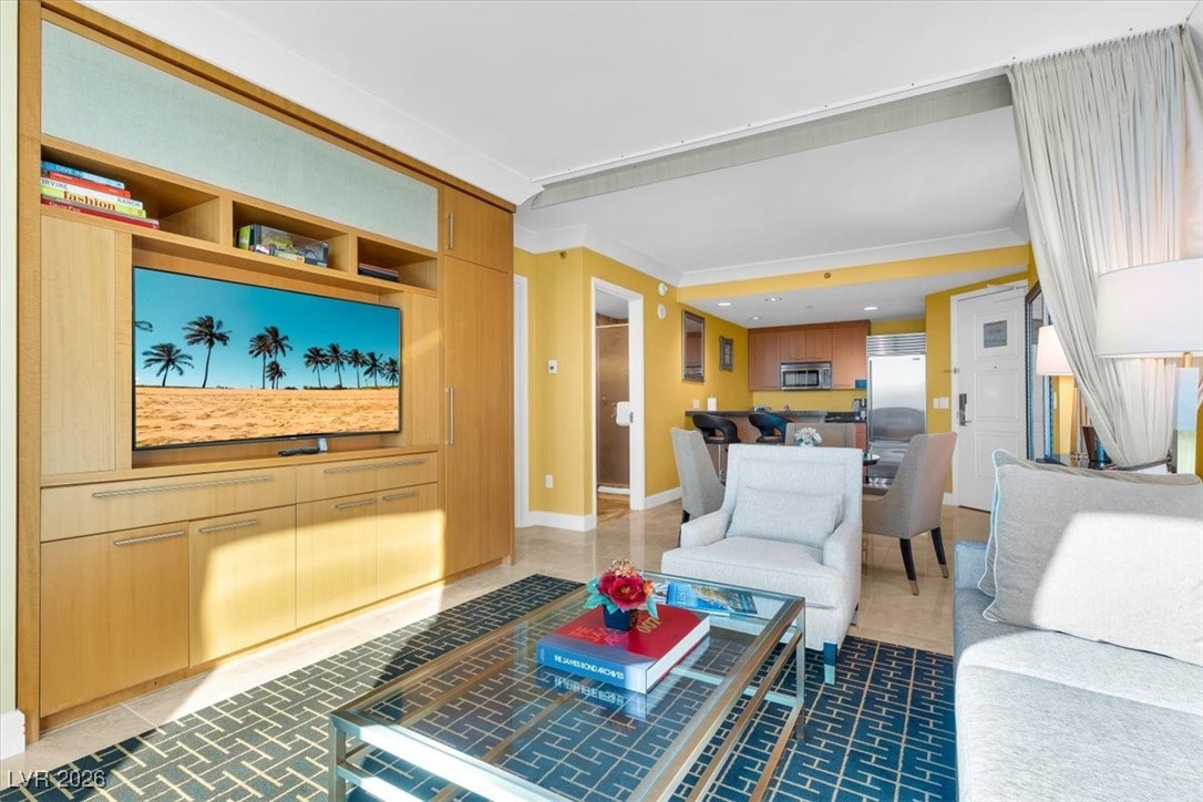 2000 North Fashion Show Drive 5326