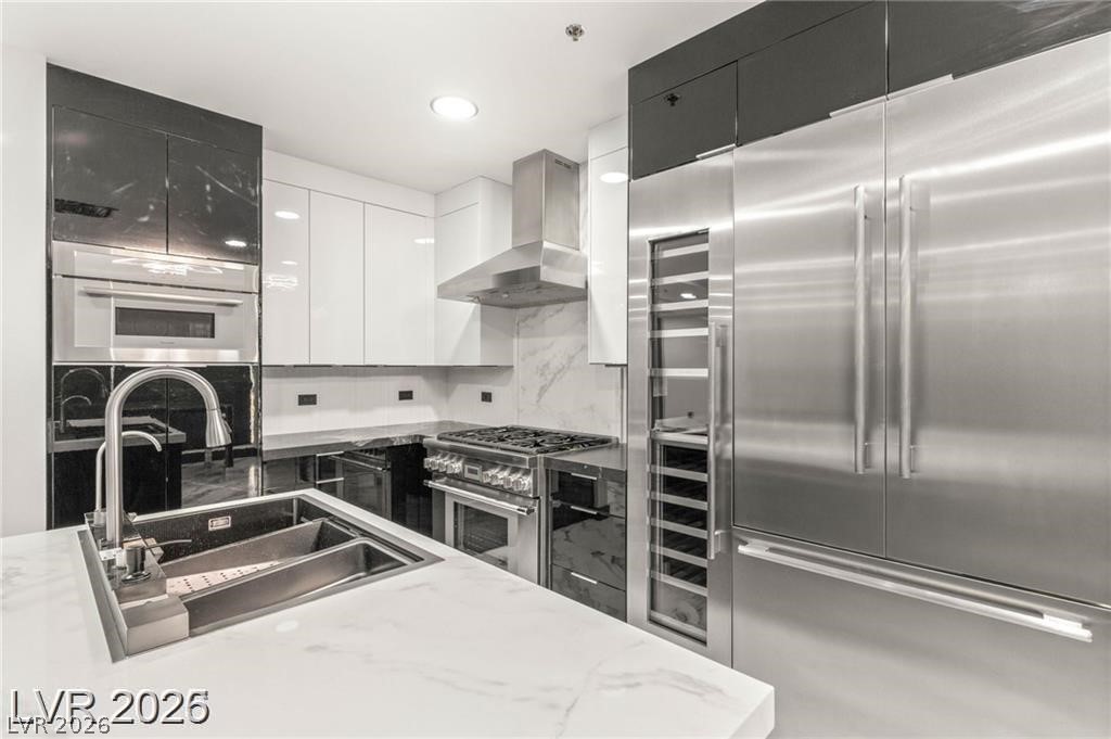 4575 Dean Martin Drive 2706