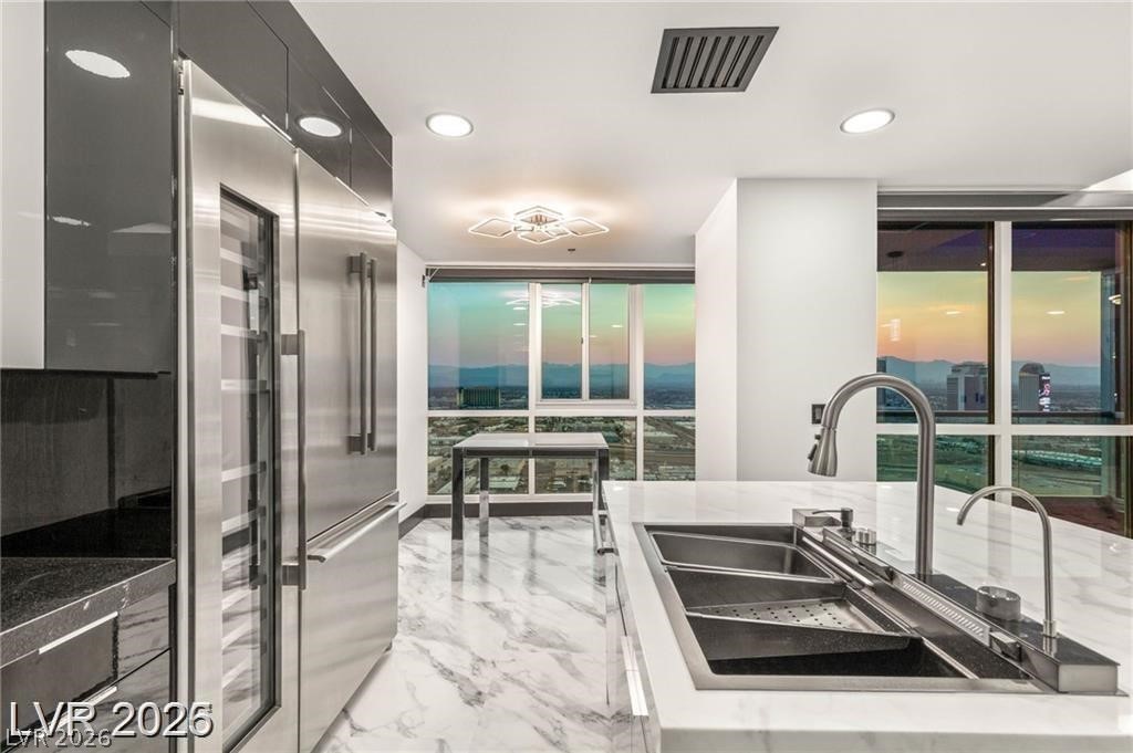 4575 Dean Martin Drive 2706