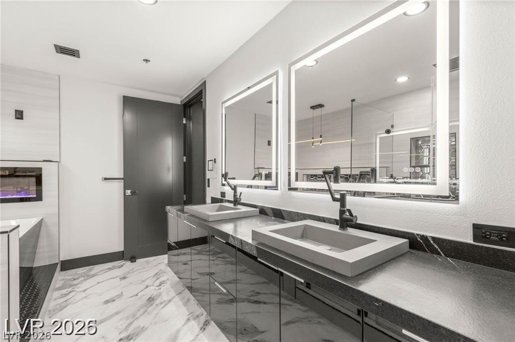 4575 Dean Martin Drive 2706