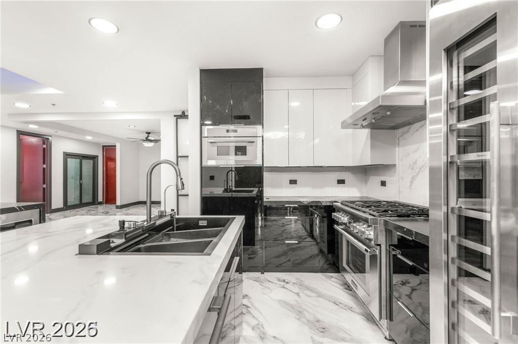 4575 Dean Martin Drive 2706