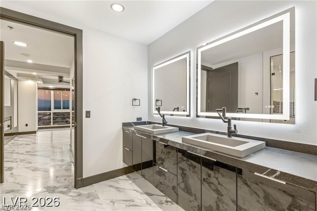 4575 Dean Martin Drive 2706
