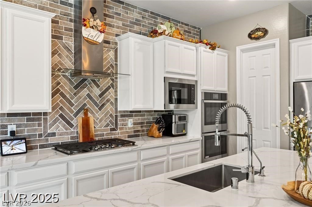 10086 Mountain Foothills Avenue