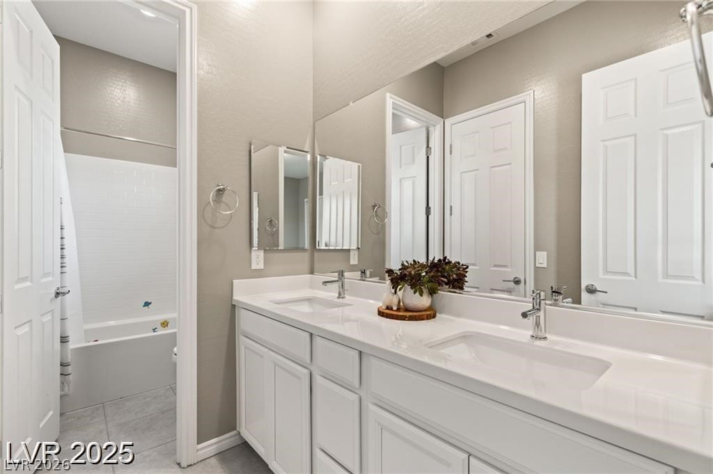 10086 Mountain Foothills Avenue