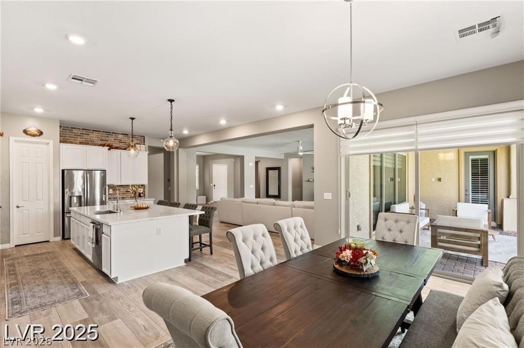 10086 Mountain Foothills Avenue