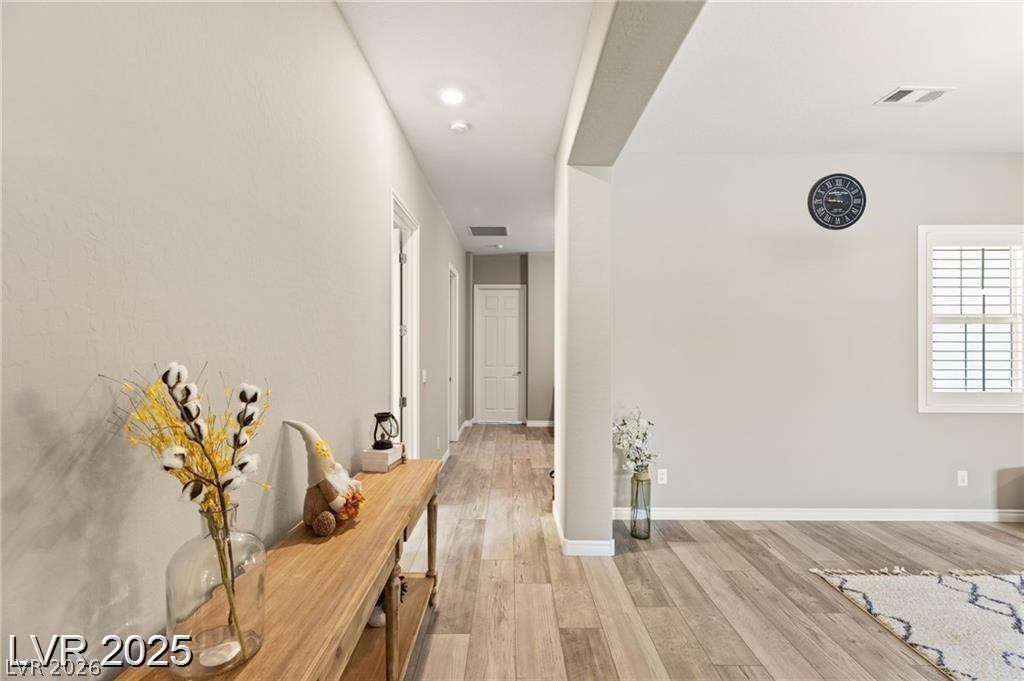 10086 Mountain Foothills Avenue