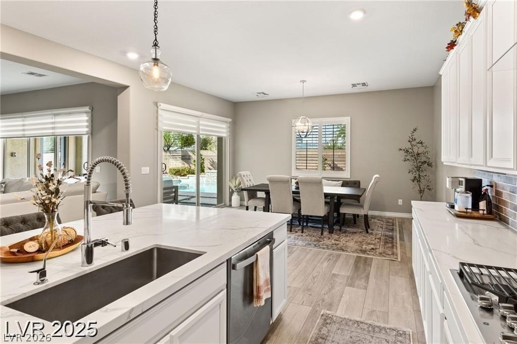 10086 Mountain Foothills Avenue