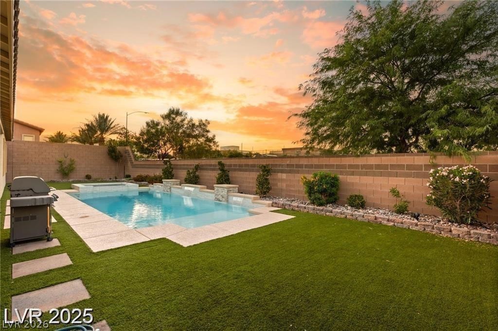 10086 Mountain Foothills Avenue