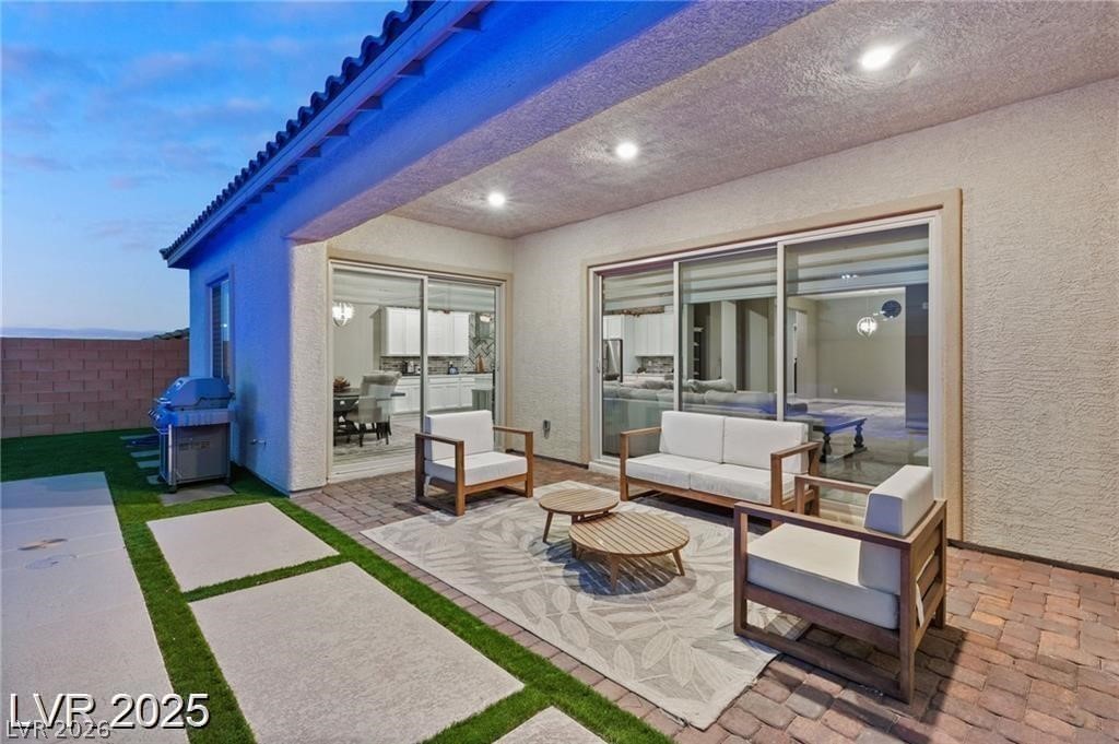 10086 Mountain Foothills Avenue