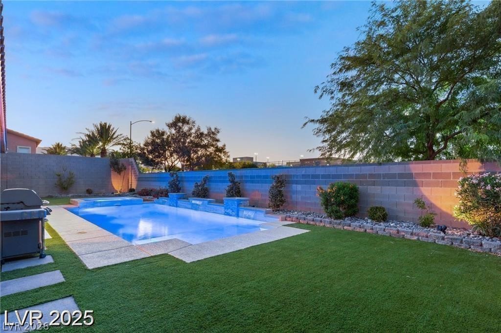 10086 Mountain Foothills Avenue