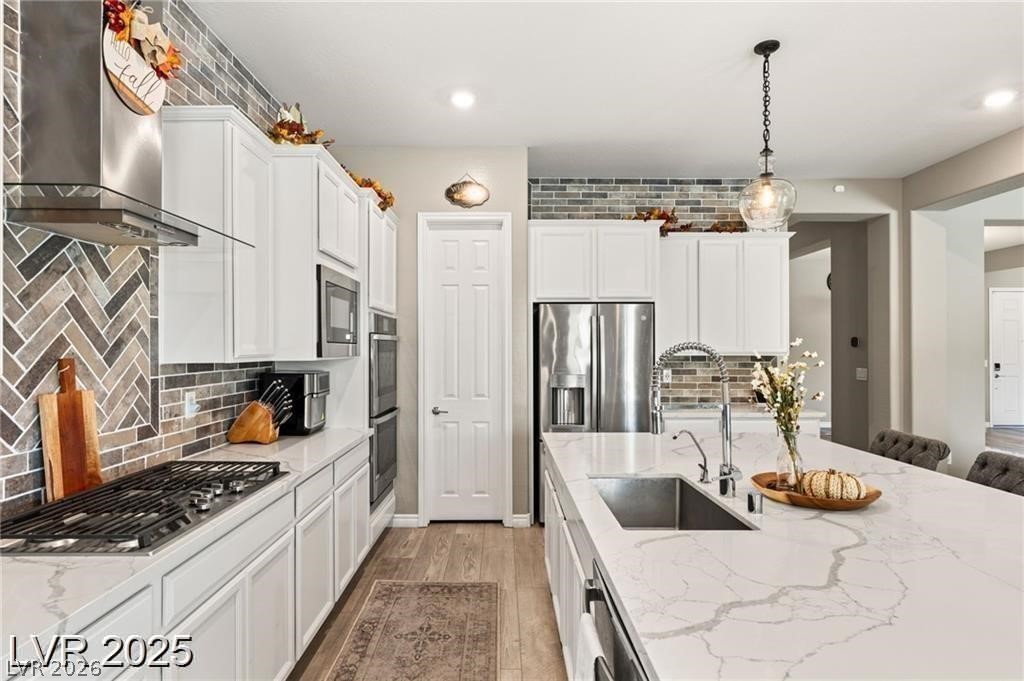 10086 Mountain Foothills Avenue