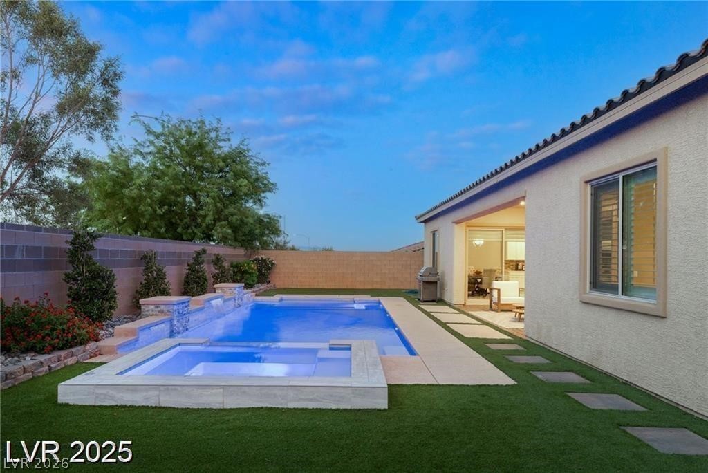 10086 Mountain Foothills Avenue