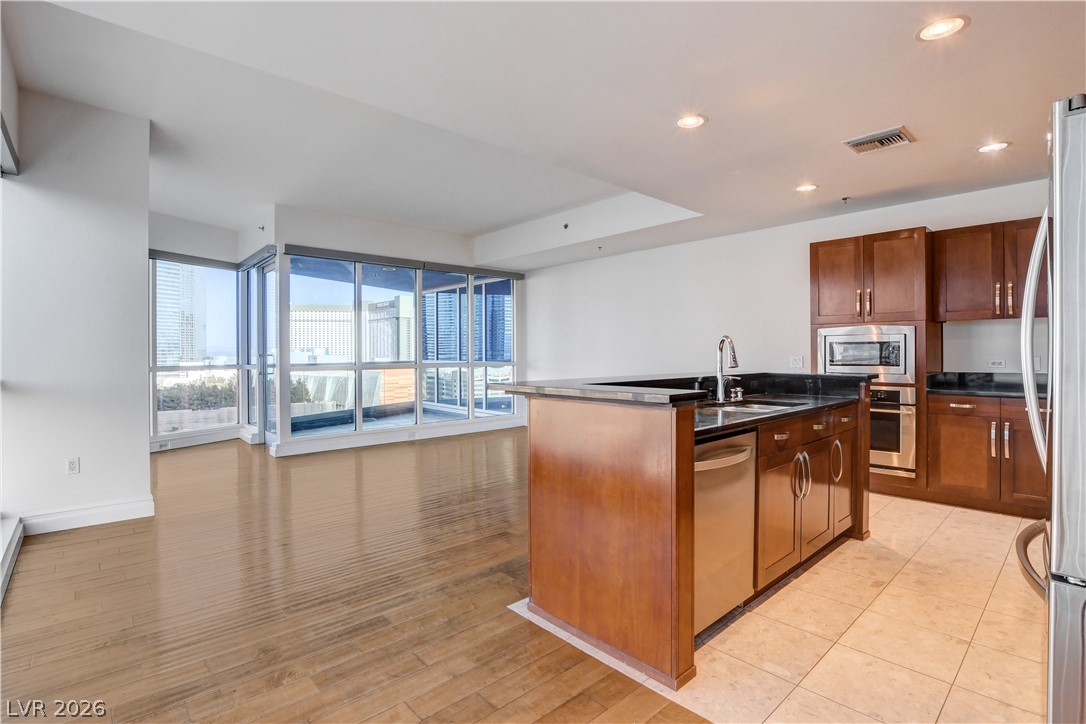4575 DEAN MARTIN Drive 1212