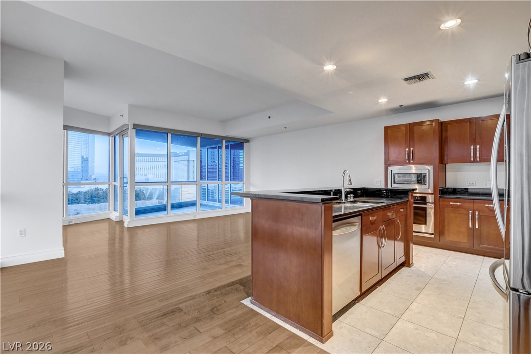 4575 DEAN MARTIN Drive 1212