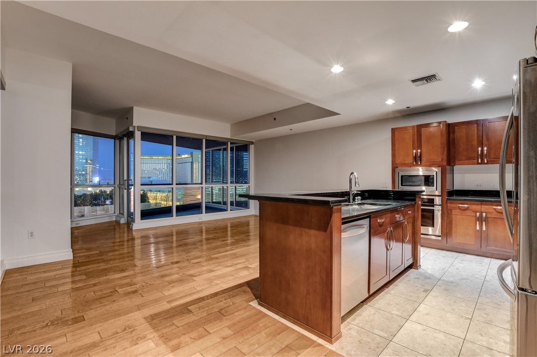 4575 DEAN MARTIN Drive 1212