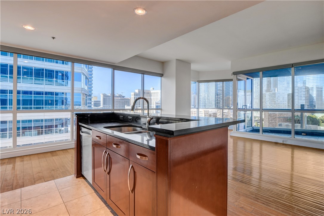 4575 DEAN MARTIN Drive 1212
