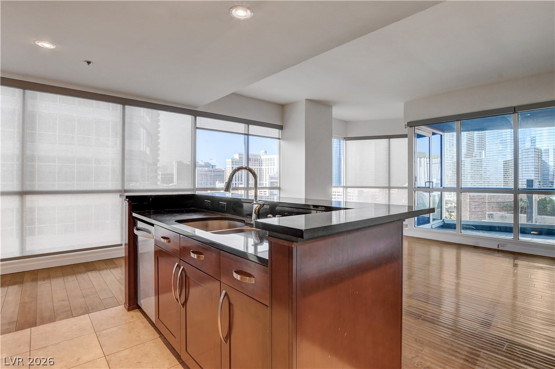 4575 DEAN MARTIN Drive 1212