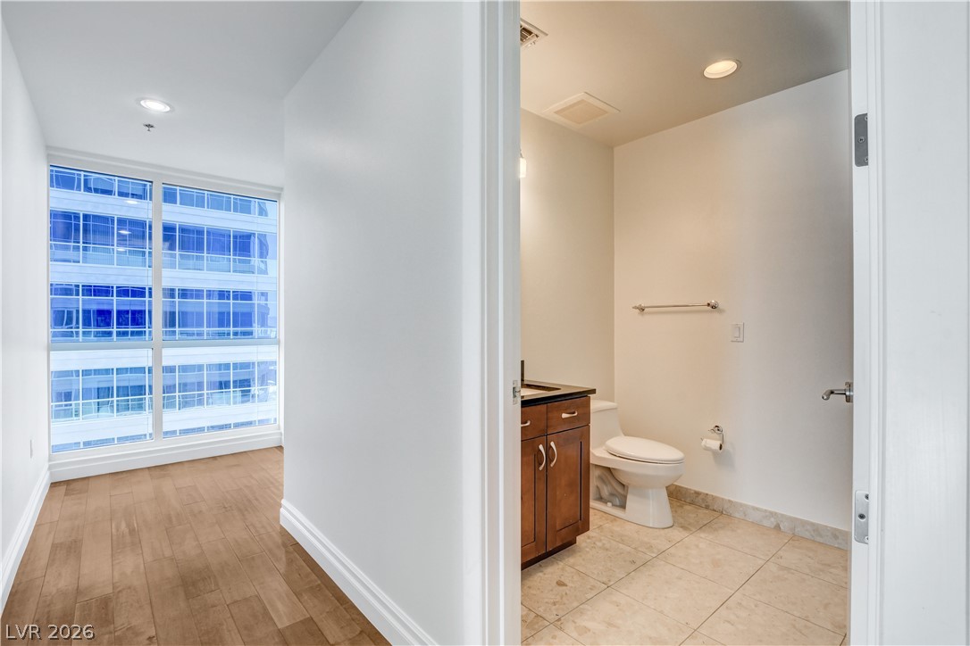 4575 DEAN MARTIN Drive 1212