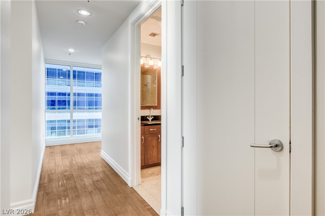4575 DEAN MARTIN Drive 1212
